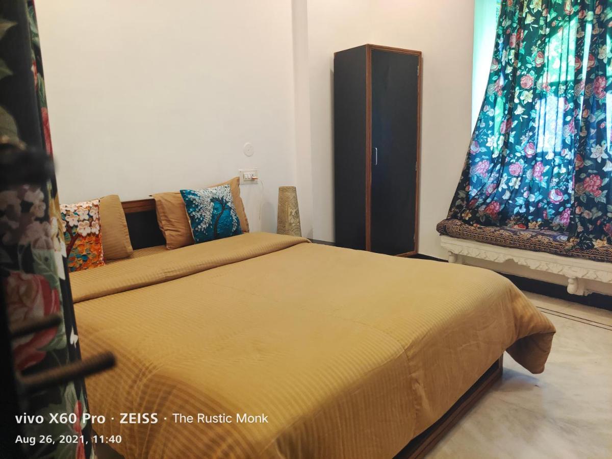 Albergue The Rustic Monk Udaipur Exterior foto